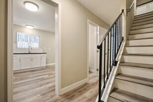 11016 Kittridge St in North Hollywood, CA - Building Photo