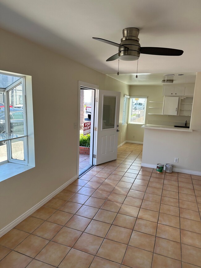 109A 8th St, Unit A in Seal Beach, CA - Foto de edificio - Building Photo