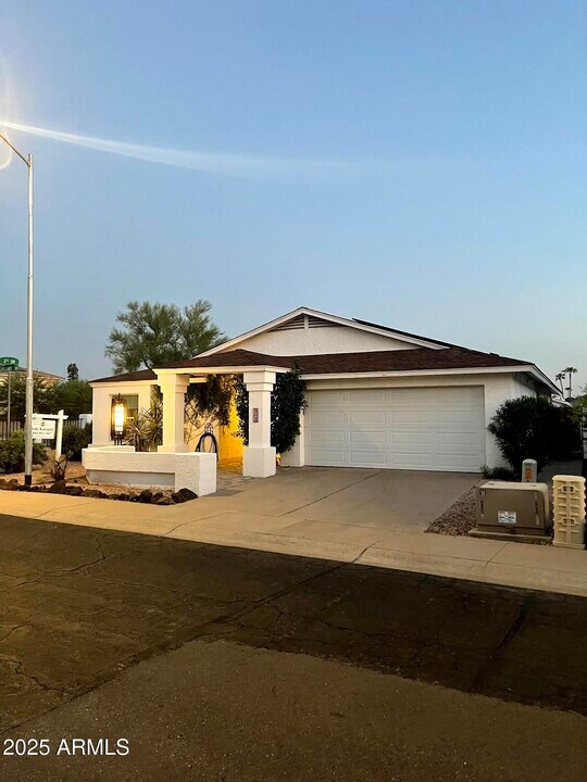 303 W Fellars Dr in Phoenix, AZ - Building Photo