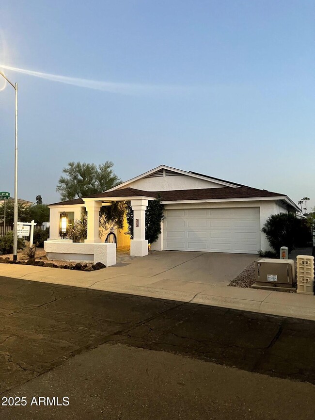 property at 303 W Fellars Dr