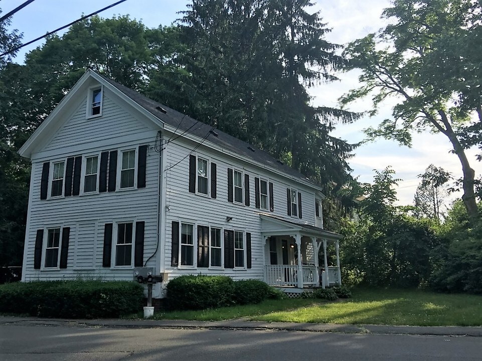 747 Main St in Amherst, MA - Building Photo