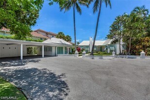 2143 Marina Dr in Naples, FL - Building Photo