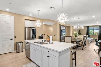 720 Grace Ave in Inglewood, CA - Building Photo - Building Photo