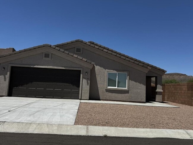 714 Vista Grande Dr