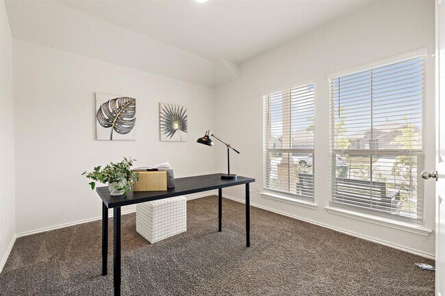 1944 T H Johnson Dr in Taylor, TX - Building Photo - Building Photo