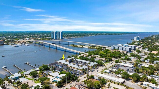 411 N Halifax Ave in Daytona Beach, FL - Building Photo - Building Photo