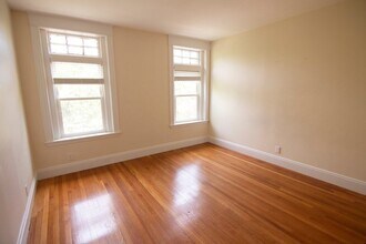 1891 Beacon St, Unit 3 in Brookline, MA - Foto de edificio - Building Photo