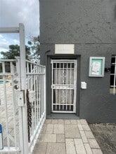 4730 NW 9th Dr in Plantation, FL - Foto de edificio - Building Photo