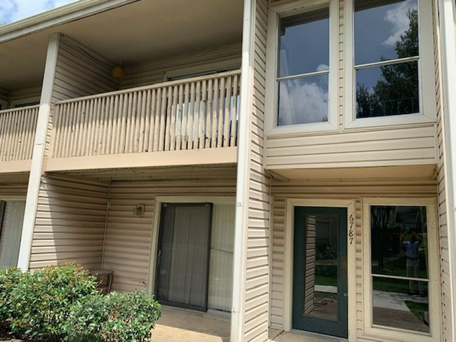 property at 6725 Quail Hollow Ct