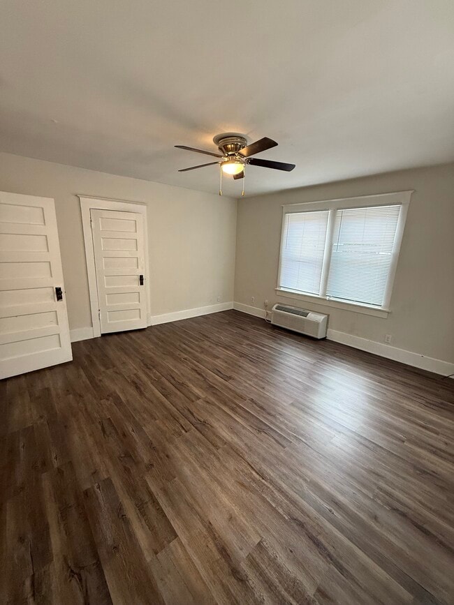 110 W Vine St, Unit C in Springfield, IL - Building Photo - Building Photo