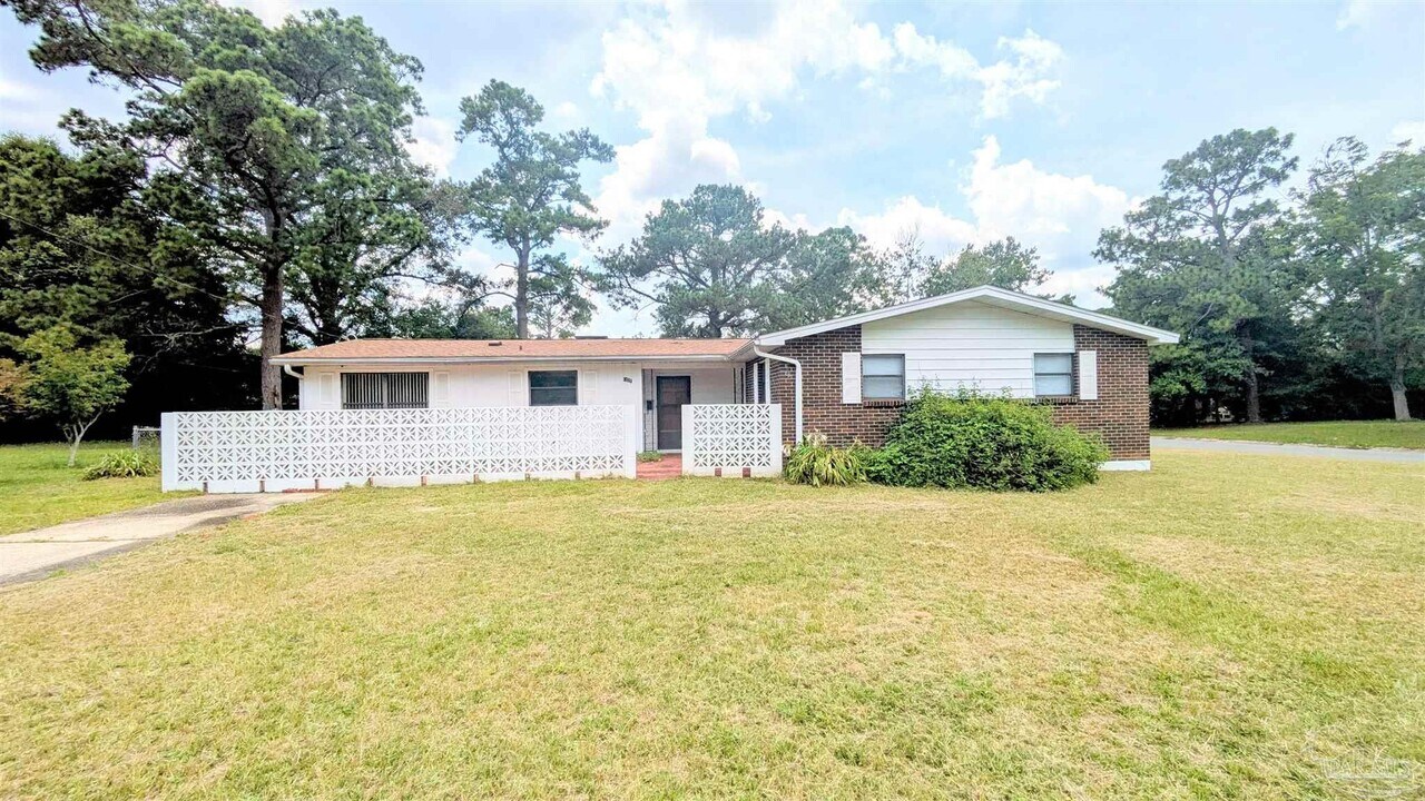 1025 Revere Dr in Pensacola, FL - Building Photo