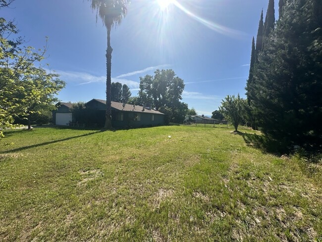 8285 Buena Vista Ave in Los Molinos, CA - Building Photo - Building Photo