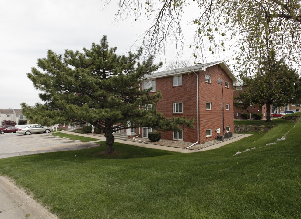 1345 S 76th St in Omaha, NE - Foto de edificio