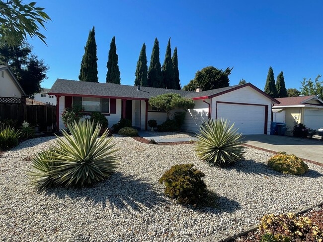 2433 Lambert Pl