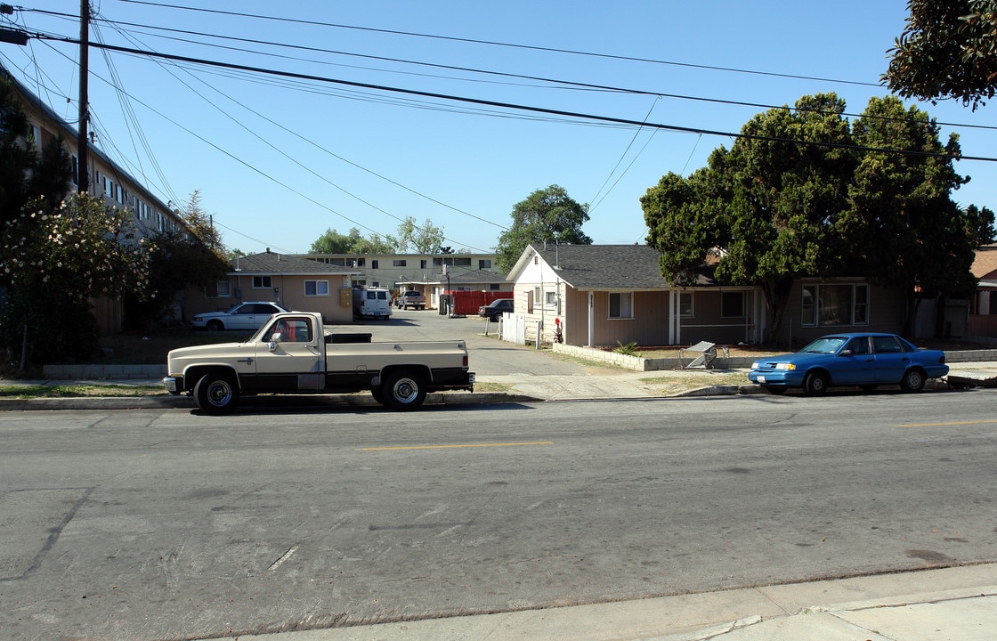 3734-3740 W 102nd St in Inglewood, CA - Foto de edificio