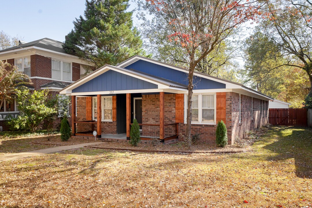 217 W Lelia St in Florence, AL - Foto de edificio