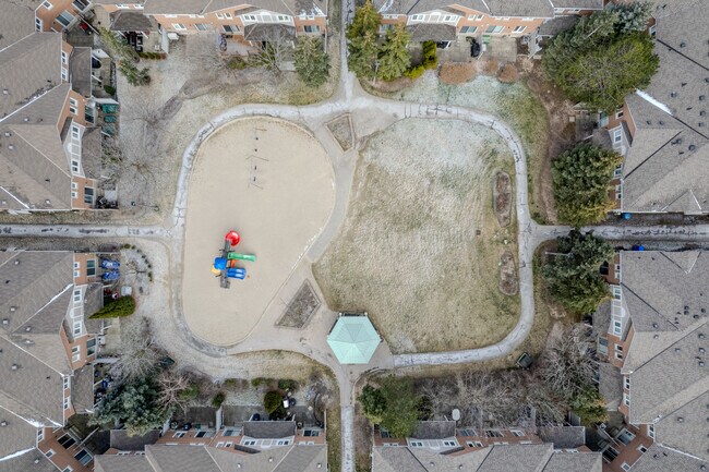4950 Albina Way in Mississauga, ON - Building Photo - Building Photo