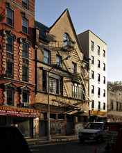 330-332 Broome St in New York, NY - Foto de edificio - Building Photo