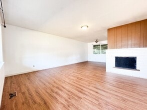 2400 H St SE in Auburn, WA - Foto de edificio - Building Photo