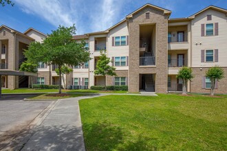 Ocean's 57 Apartments in Ocean Springs, MS - Foto de edificio - Building Photo