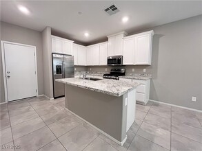 6226 Mavora Lake St in Las Vegas, NV - Building Photo - Building Photo