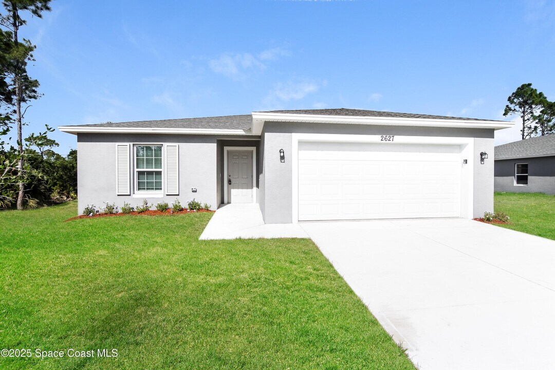 2627 Trinity Ave SE in Palm Bay, FL - Building Photo