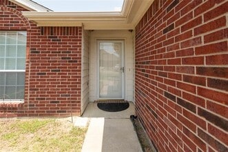 402 Silver Mine Dr in Justin, TX - Building Photo - Building Photo