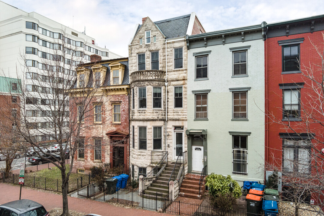 1002 M St NW in Washington, DC - Building Photo