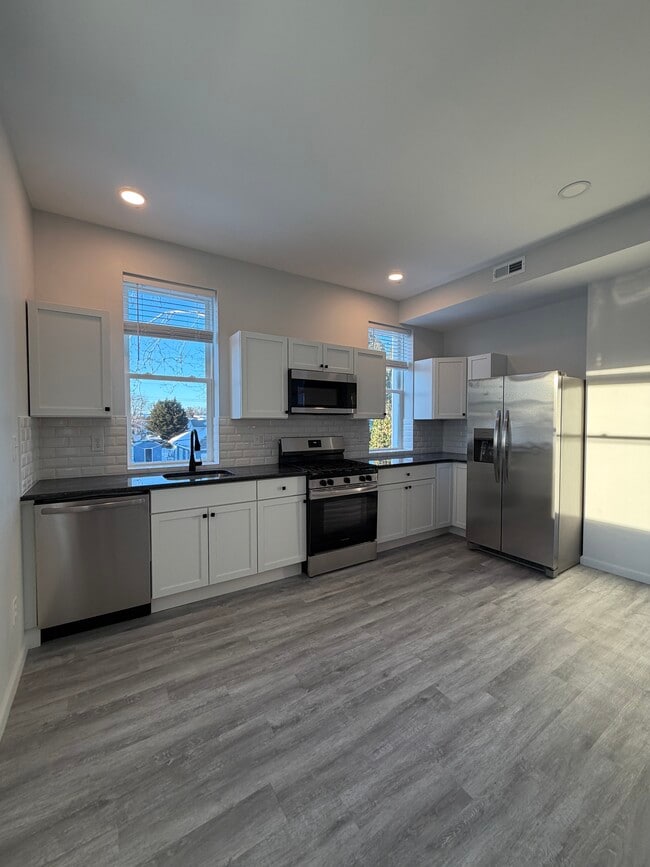 934 11th Ave, Unit 2F in Prospect Park, PA - Foto de edificio - Building Photo