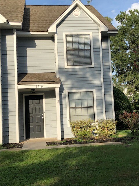 1710 Deer Path Dr in Mount Pleasant, SC - Building Photo