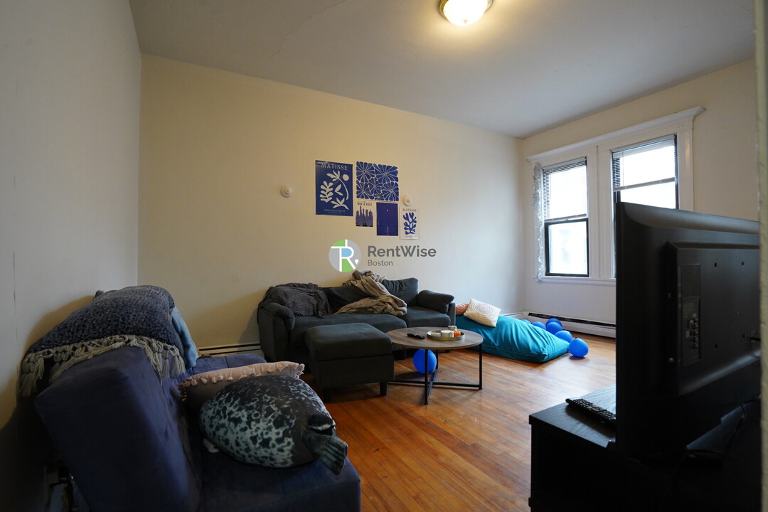 72 Gardner St in Boston, MA - Building Photo