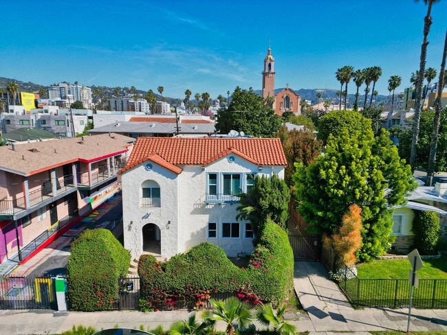 6669 De Longpre Ave, Unit Studio, Unit Studio