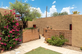 Riverside Suites in Tucson, AZ - Foto de edificio - Building Photo