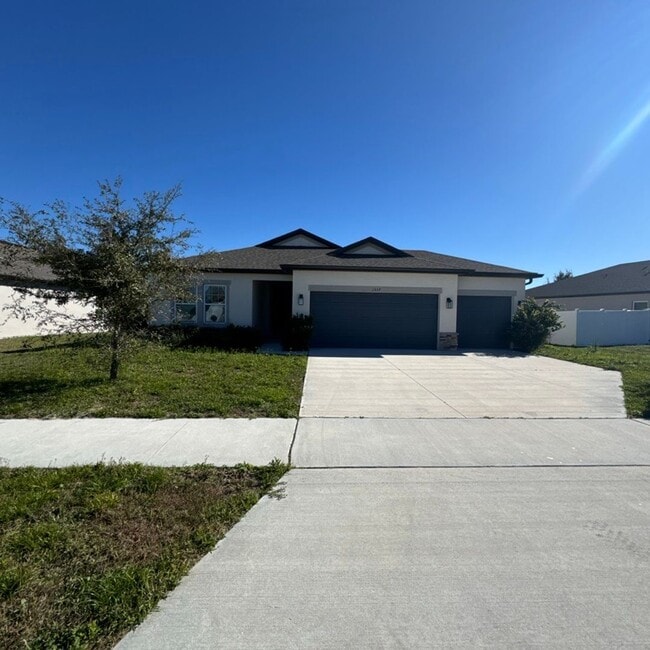 property at 1537 Meadowlark Dr