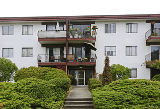 140 E 3rd St in North Vancouver, BC - Building Photo - Building Photo