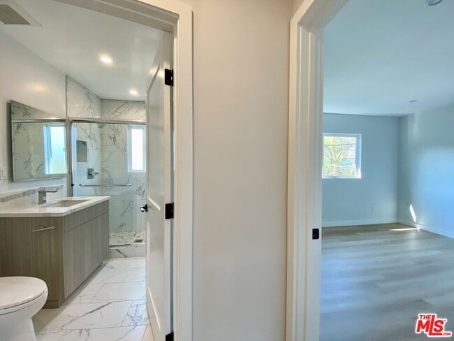 property at 3207 W 3rd St