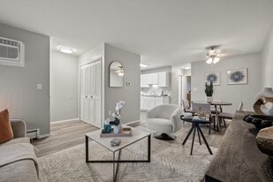 Huntington House Apartments in Riverview, MI - Building Photo