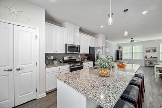 512 Clara Ln in Virginia Beach, VA - Building Photo - Building Photo