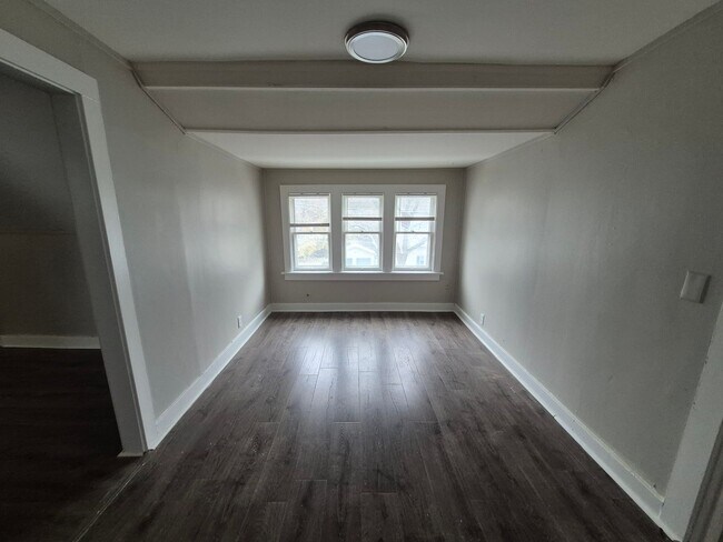 512 S Washington St in East Rochester, NY - Building Photo - Building Photo