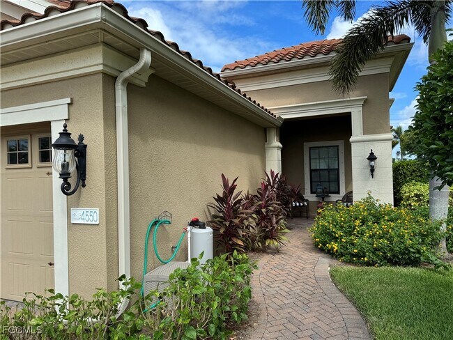 4550 Mystic Blue Wy in Ft. Myers, FL - Building Photo - Building Photo
