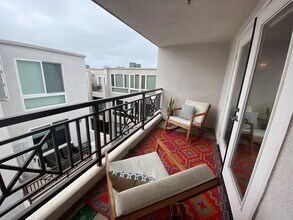 924 Hornblend St, Unit 306 in San Diego, CA - Foto de edificio - Building Photo