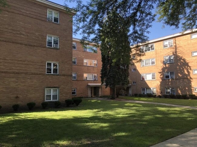 property at 2609 W Fitch Ave