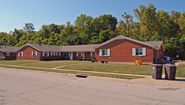 1135 Bishop Dr in Dayton, OH - Building Photo - Building Photo