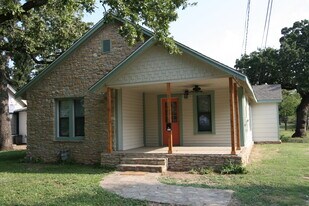 2211 Bridge St, Unit 2211 Bridge St in Gatesville, TX - Building Photo