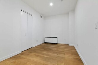 15 Broad St in New York, NY - Building Photo - Building Photo
