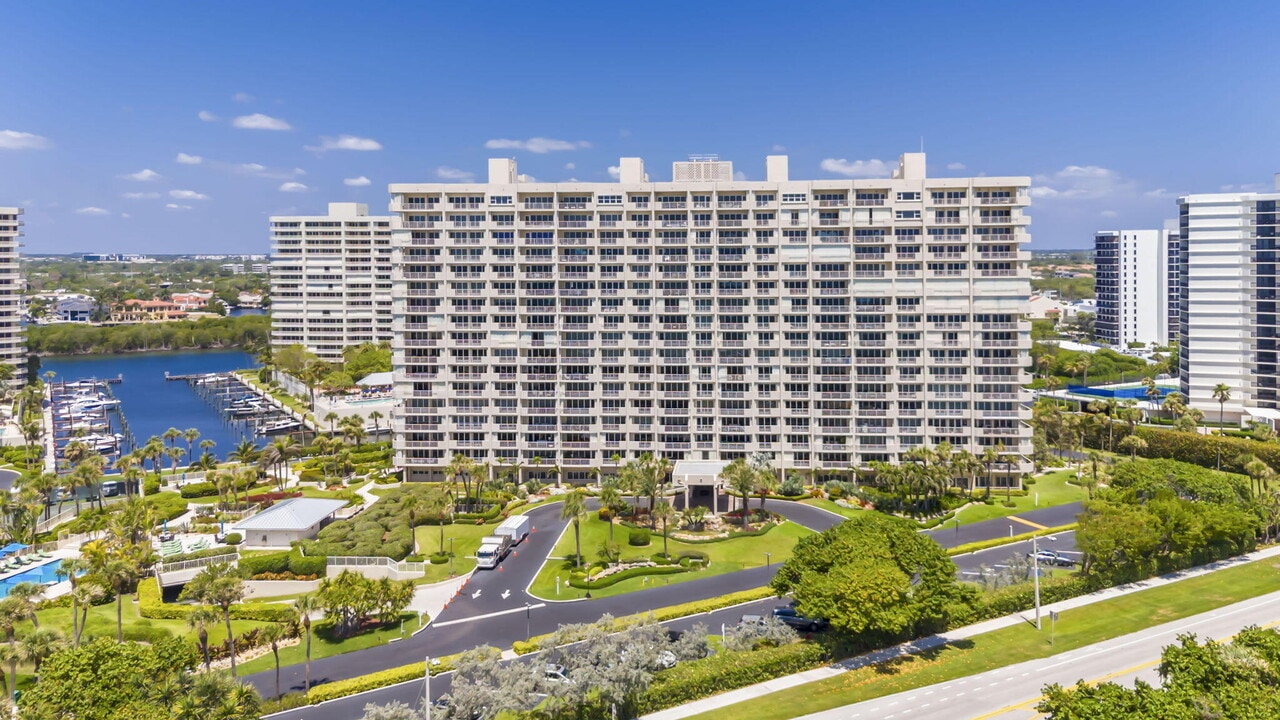 4301 N Ocean Blvd in Boca Raton, FL - Building Photo