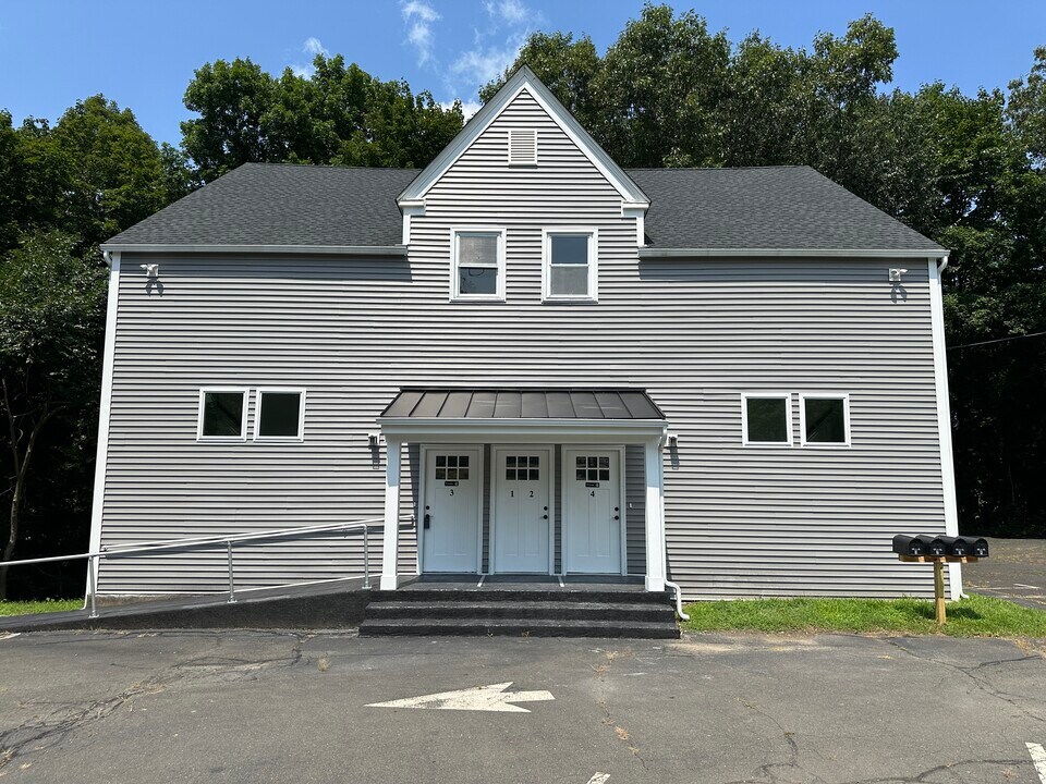 5 Riverside Rd, Unit 4 in Newtown, CT - Foto de edificio