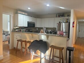 60 Egmont St, Unit 4 in Brookline, MA - Foto de edificio - Building Photo