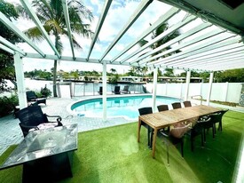 2000 NE 15th Ave in Wilton Manors, FL - Building Photo