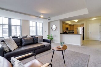 550 14th Rd S in Arlington, VA - Foto de edificio - Building Photo